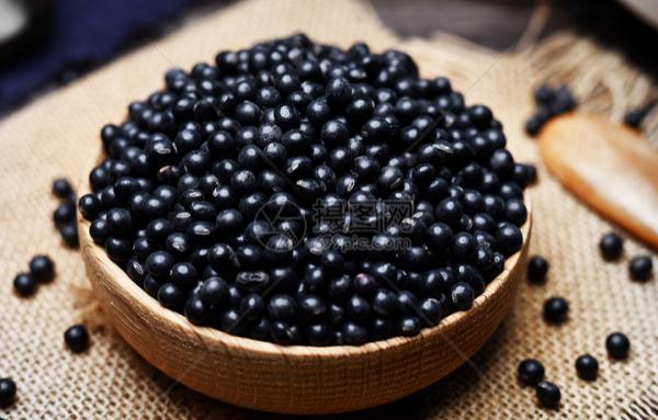 头发变白，原来是这里出了毛病！中医的养发方法奉上，让白发晚点来~