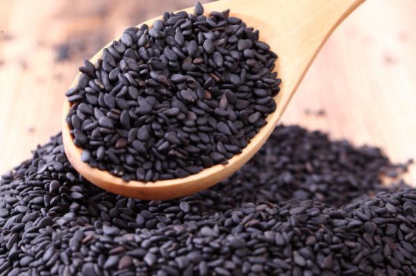 头发变白，原来是这里出了毛病！中医的养发方法奉上，让白发晚点来~